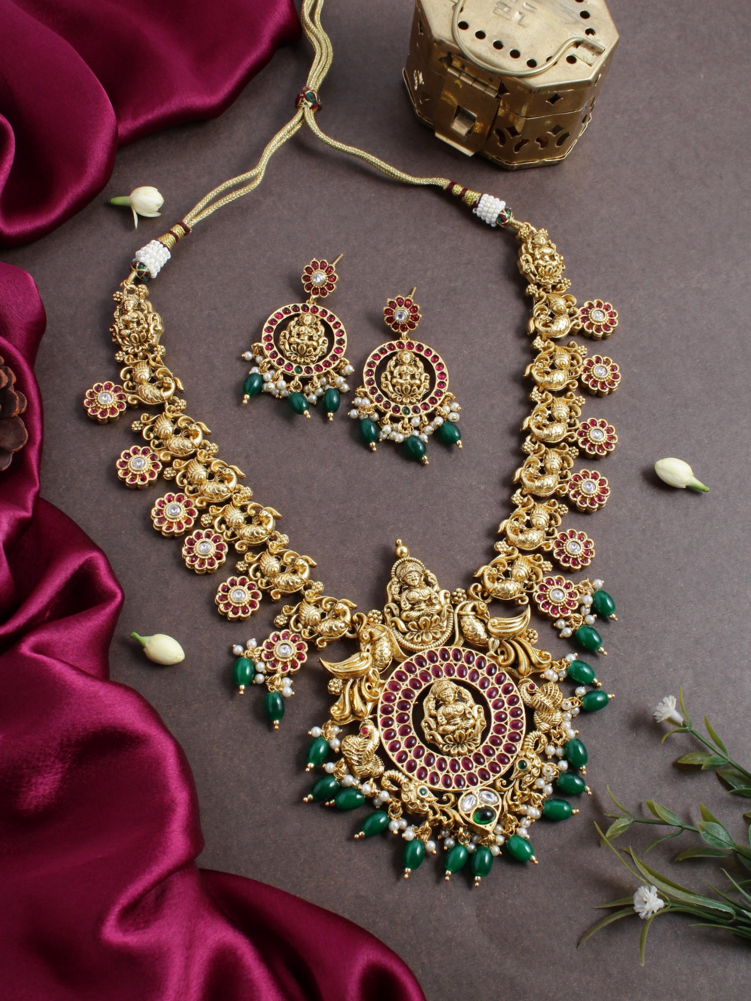 Jewellery rental in Luxury jewellery category